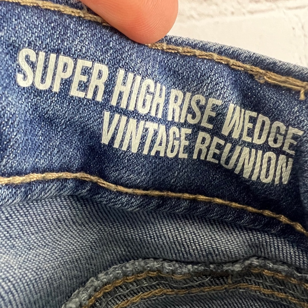 🚫SOLD! |•REWASH•| Super High Rise Wedge Vintage Reunion Jean Shorts - Picture 5 of 9
